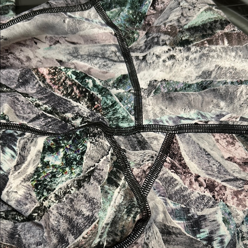 Lululemon Abstract Pattern Leggings - Picture 5 of 7